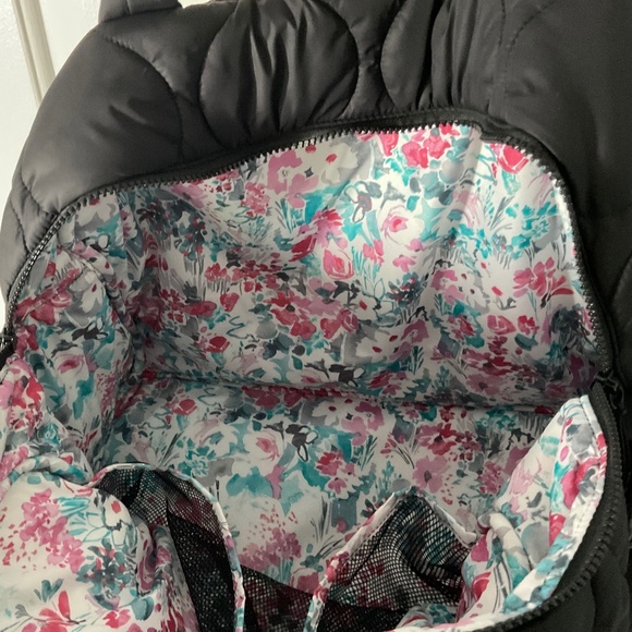 Vera Bradley Women’s Featherweight Travel Bag - Picture 12 of 15